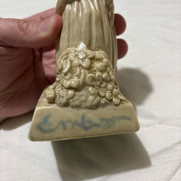 Vintage 1970’s Charming Cream Figurine - Home Accents Decor - Picture 9 of 9